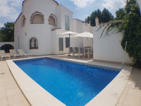  003 Jolie maison avec piscine privée et 2 appartements HUGT 010871