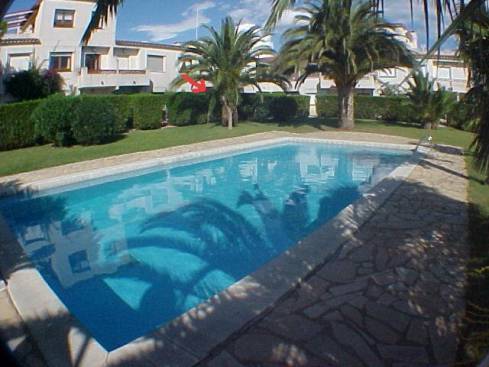 023 Bel appartement avec piscine communautaire, jardin et amarre. HUGT-01088251