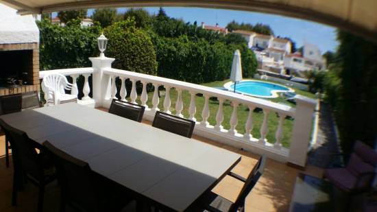 008.Belle villa à Empuriabrava canal avec piscine et 10,5 mts d'amarrage., Pour 8 pers.